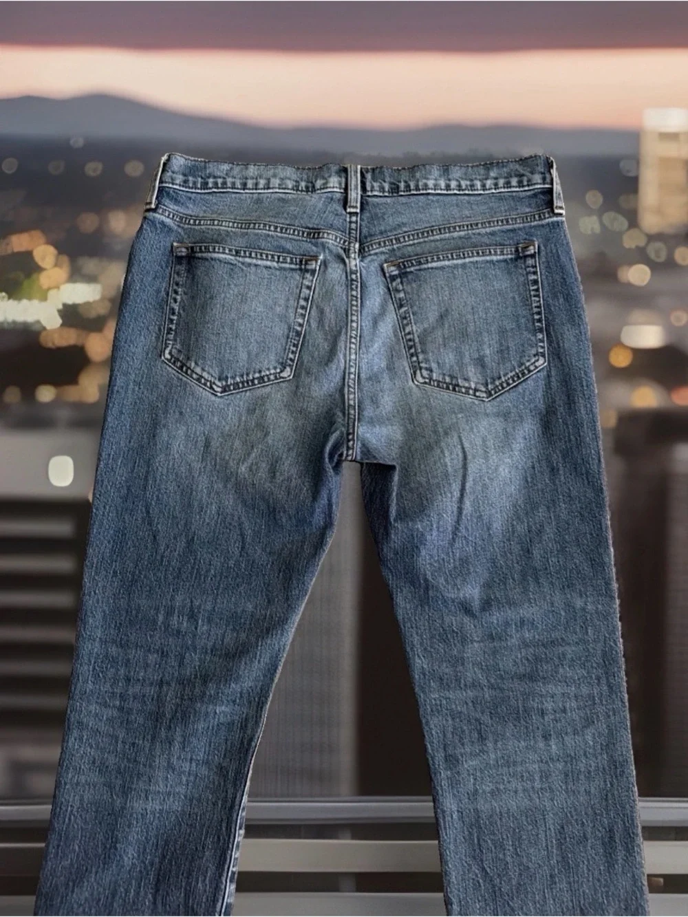 J.Crew Men’s Size W32-L32 Flex Slim Fit Jeans. Medium indigo wash. Great Cond.